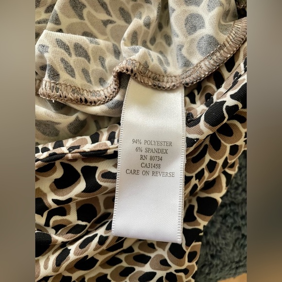 BCBGMAXAZRIA halter top with wrapping around the belt size XS - Picture 3 of 4